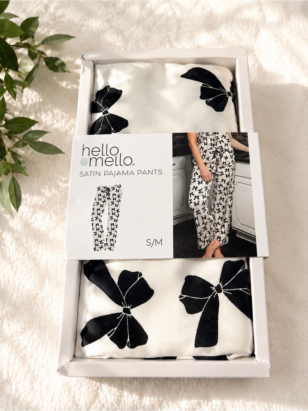 Hello Mello satin pajama pants, gift box, sz s/m (4-8), new in box 🎀🖤